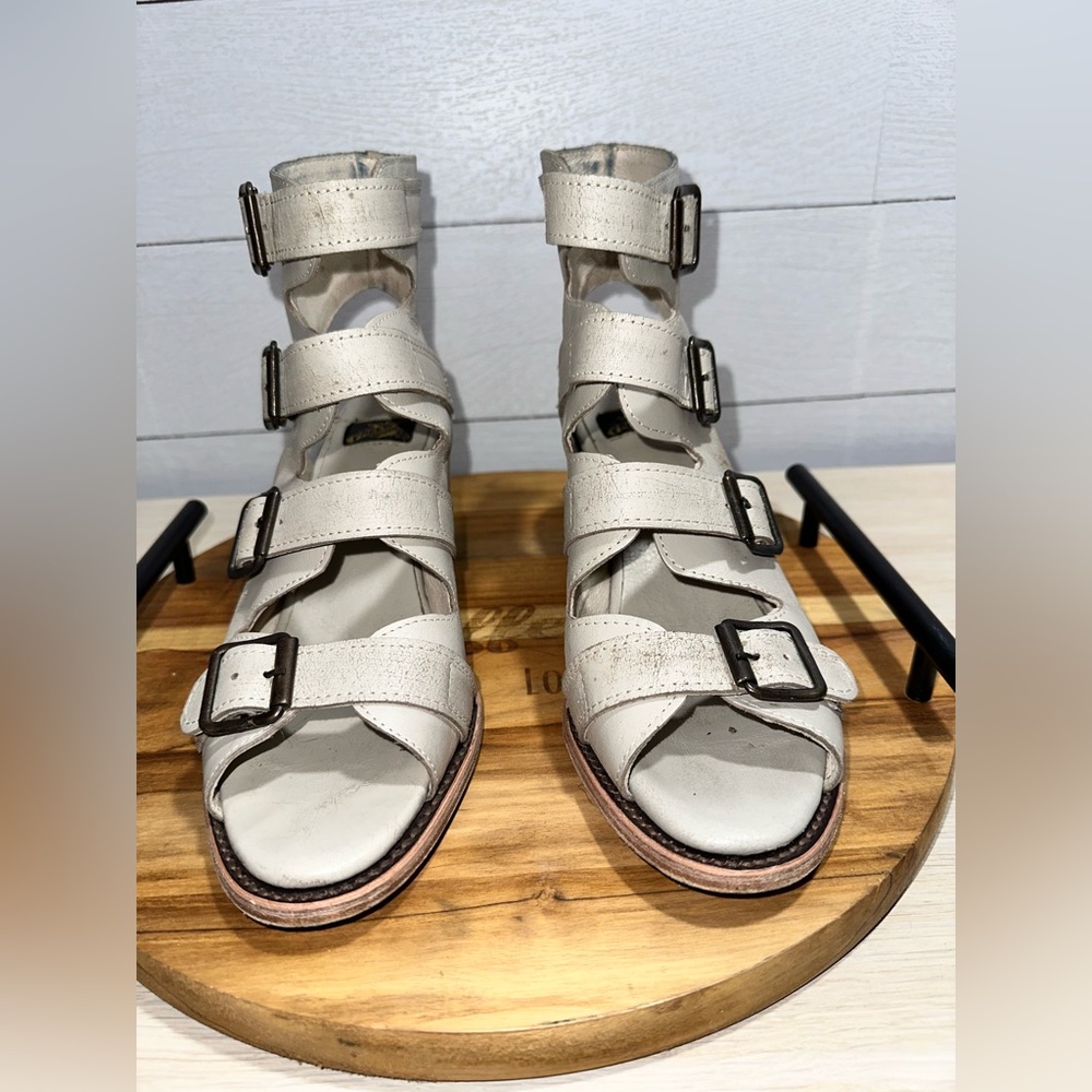 Women’s sandals